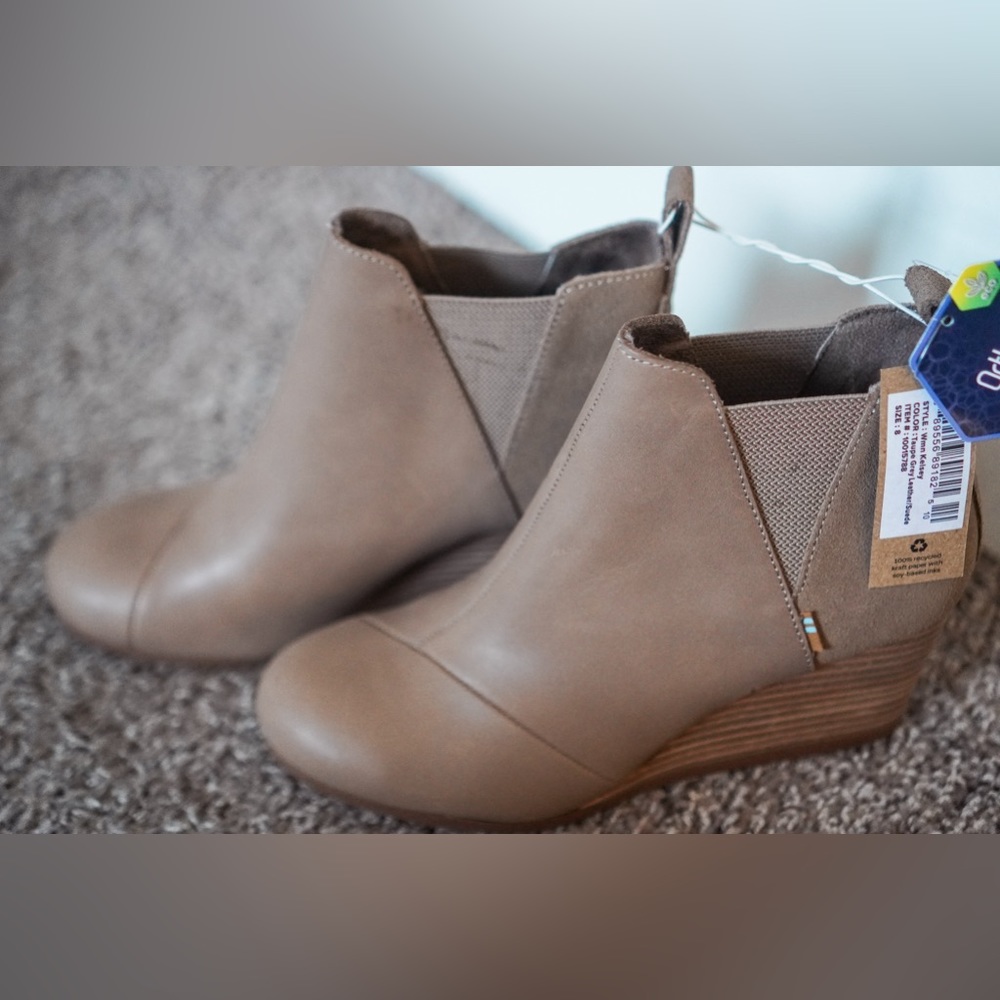 TOMS NWT Women's Kelsey Wedge Booties Size 8
